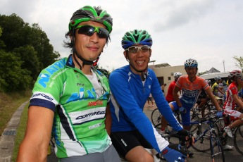 中川康二郎氏と日置大介（マトリックスパワータグ・コラテック）: photo:Hideaki.TAKAGI