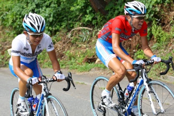 ラスト1kmで先頭の平塚吉光（シマノレーシング）に畑中勇介（シマノレーシング）が合流: photo:Kei Tsuji