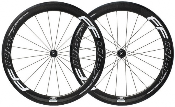 FFWD F6R 240S バイクに合わせやすいブラック/ホワイトもラインナップされる FFWD F6R 240S バイクに合わせやすいブラック/ホワイトもラインナップされる