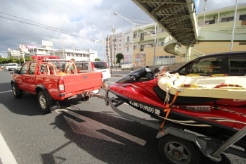 消防署に配備されたジェットスキーをけん引中 消防署に配備されたジェットスキーをけん引中