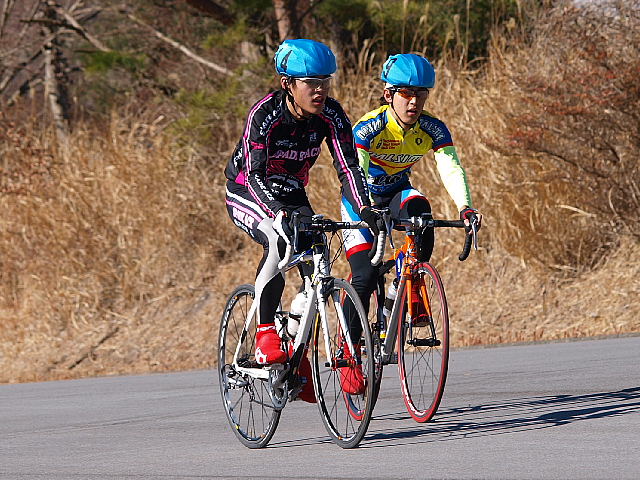 クラスJの優勝は内山 巧崇さん （手前 県立二俣高校）