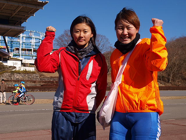 クラスFで1-2フィニッシュを決めた武田さん （左）と堀さん （ともにReady Go JAPAM 女子チーム）