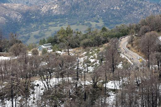 雪が残る超級山岳パロマル・マウンテンを進む