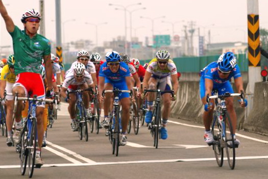 西谷泰治を破ってステージ2勝目を飾ったパク・ソンホ(韓国、ソウルサイクリング)