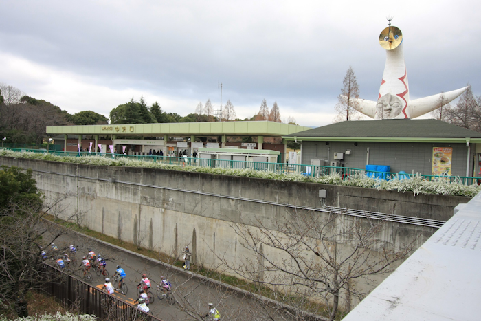 「太陽の塔」でお馴染みの万博公園を駆け抜ける