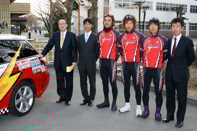 左から船田元理事長、廣瀬、清水、中山、小坂、柿沼監督