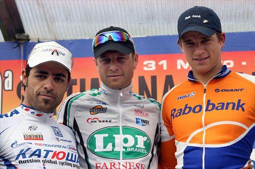 表彰台、左から2位ダニーロ・ナポリターノ(イタリア、カチューシャ)、優勝アレッサンドロ・ペタッキ(イタリア、LPRブレークス)、3位テオ・ボス(オランダ、ラボバンク・コンチネンタル)