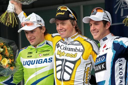 表彰台、左から2位アレクサンダー・クチンスキー（ベラルーシ、リクイガス）、優勝エドヴァルド・ボアッソン（ノルウェー、チームコロンビア）、3位マシュー・ゴス（オーストラリア、サクソバンク）