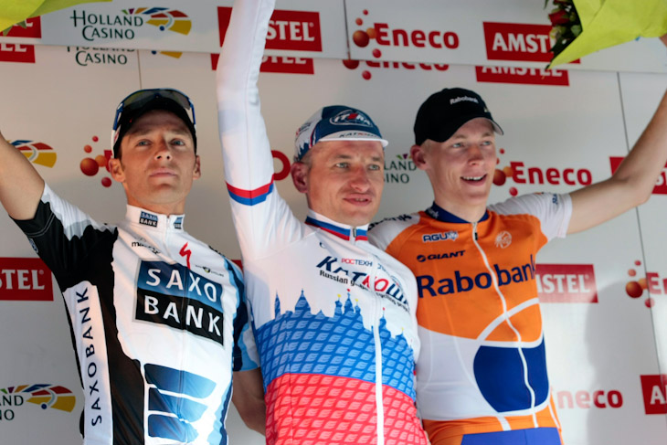 表彰台、左から2位カルステン・クローン（オランダ、サクソバンク）、優勝セルゲイ・イワノフ（ロシア、カチューシャ）、3位ロバート・ヘーシンク（オランダ、ラボバンク）