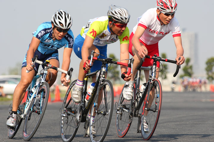 ER決勝 神野勝(チームサイクルプラス)、水田圭祐(サイクルクラブFTEC)、野口忍(TREK MARCOPOPLO CYCLINGTEAM)の3人が序盤から逃げる