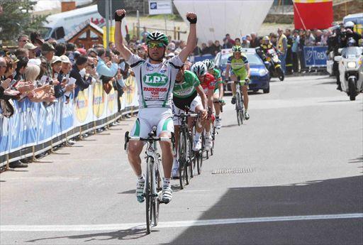 スプリント勝負を制したダニーロ・ディルーカ(イタリア、LPRブレークス)