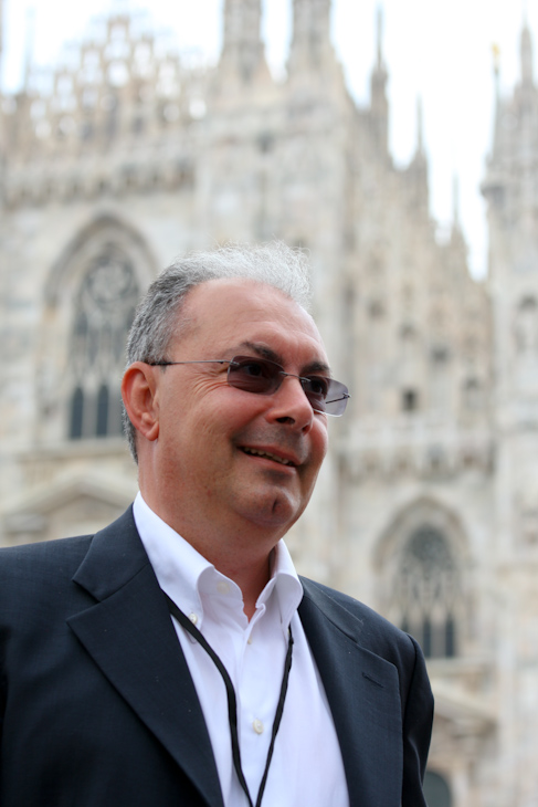 ミラノでの成功に笑顔がこぼれるレースディレクターのアンジェロ・ゾメニャン氏