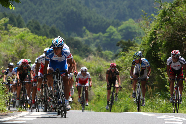 メイン集団を引く鈴木譲(写真はTOJ2009)。TOJ2010は悔しいレースとなった