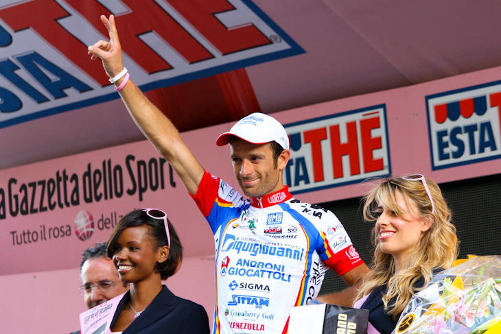 ステージ2勝目のVサインを見せるミケーレ・スカルポーニ（イタリア、ディキジョヴァンニ）
