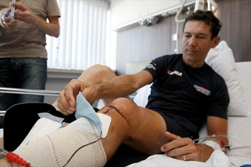 ツアー・オブ・ベルギーでの落車で負傷、入院したロビー・マキュアン（オーストラリア、カチューシャ）