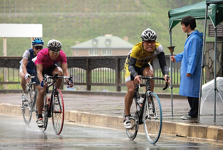 ラスト1周で仕掛ける福田（大阪経済）、越海（日大）、木守（京産）