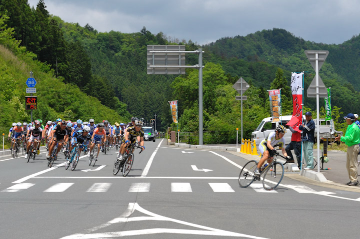 美山町の美しい自然をバックに一般公道で行なわれる公道レース