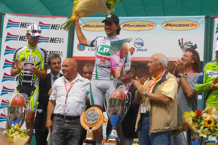 表彰台に上がるロベルト・フェラーリ（イタリア、LPRブレークス）