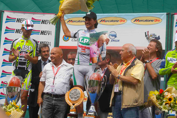 表彰台に上がるロベルト・フェラーリ(イタリア、LPRブレークス)