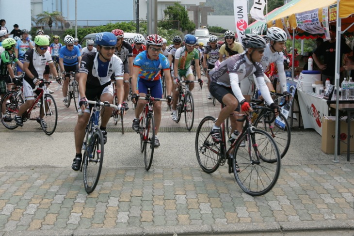 三宅島一周サイクリングに出発!