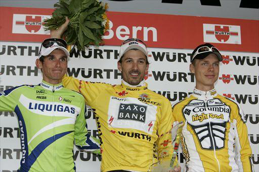 最終総合トップスリー、左から3位ロマン・クロイツィゲル（チェコ、リクイガス）、優勝ファビアン・カンチェラーラ（スイス、サクソバンク）、2位トニ・マルティン（ドイツ、チームコロンビア）