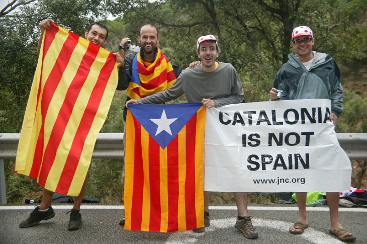 「カタルーニャはスペインじゃない！！」