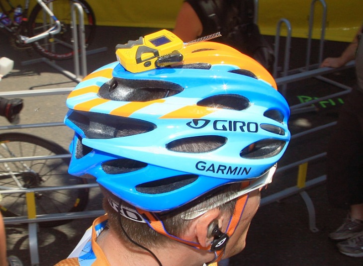 ガーミンの選手はジロの新型ヘルメットを使用、アタマのてっぺんには無線がつく