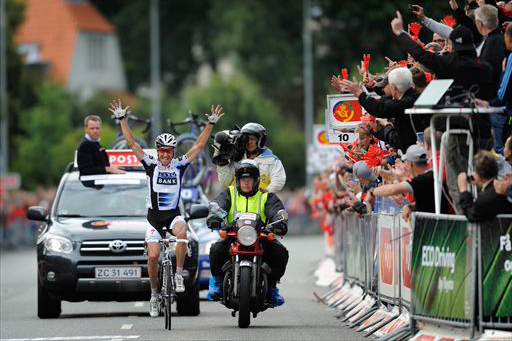 ツールでの勝利を彷彿とさせるニキ・セレンセン（デンマーク、サクソバンク）の第2ステージ逃げ切り勝利