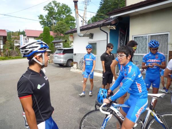 別府匠に上りのコツを教わる小村