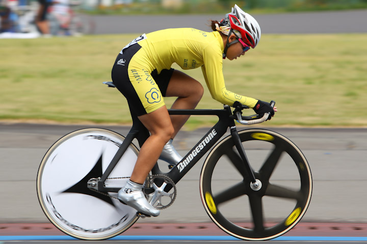 女子個人追抜き　1位の和田見里美（中京大学）