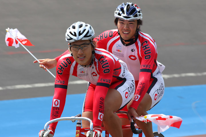 タンデムスプリント 優勝の中央大学(石田・巴)