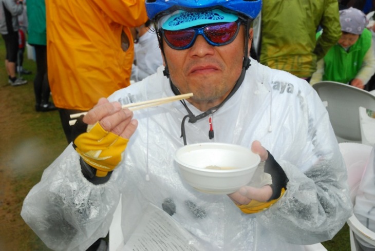 ゴール後、「最後の坂がきつかったですね」と静岡市のラガーマンさん