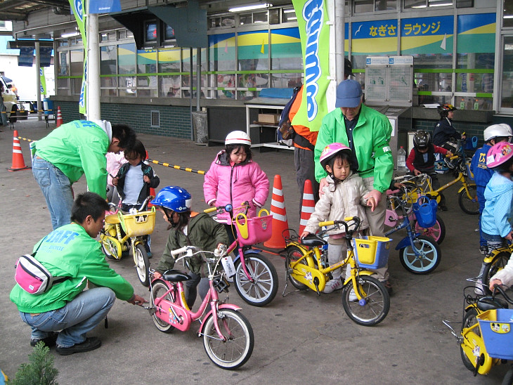 子供の自転車試乗会もあり。家族みんなで楽しめるのだ