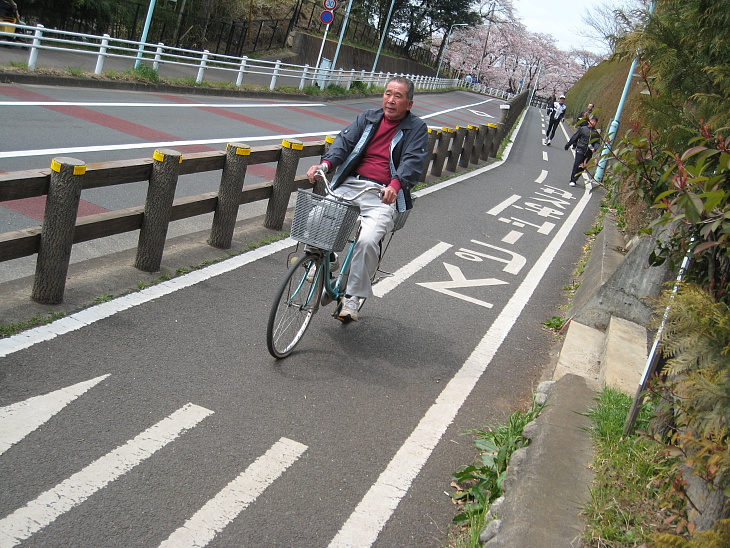 多摩湖サイクリングロードは小金井市方面まで続く