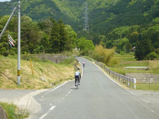 下っては、登る