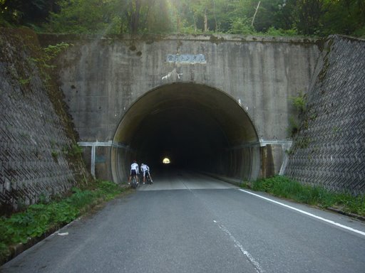 トンネル