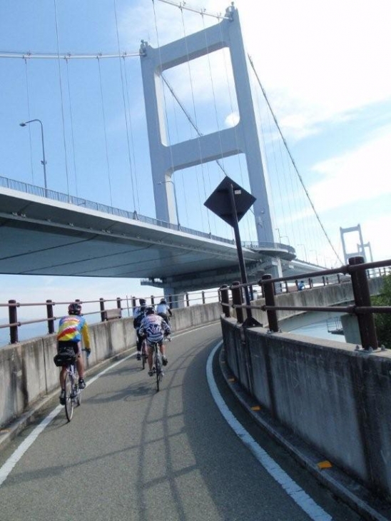 来島海峡大橋へのループ
