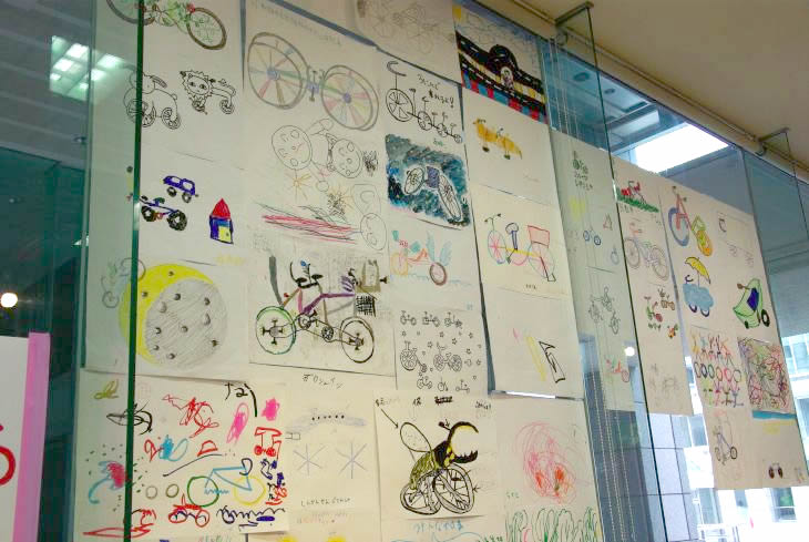 ワークショップで子供達の描いた自転車。いろんなアイディアがここに埋まっているかも?
