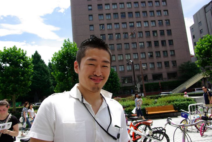 バイクトープを企画した「デザインニッポンの会」事務局長の塚田貴之さん。柔らかな物腰で笑顔をたやさないナイスガイでした