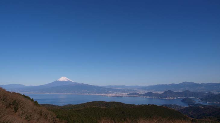 だるま山高原レストハウスから望む富士山と駿河湾