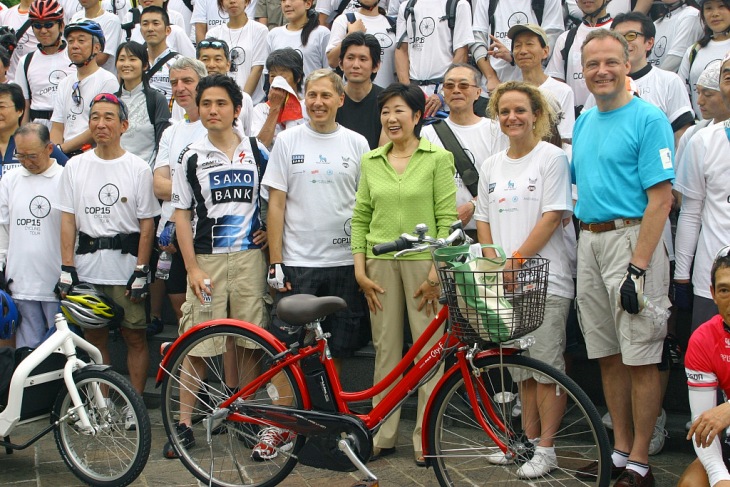 小池百合子議員も電動アシスト自転車で参加