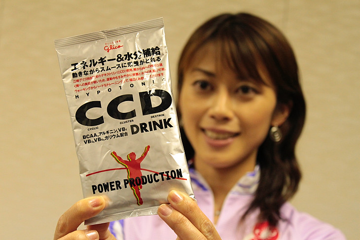 絹代さん愛飲のグリコCCDドリンク。1袋がボトル一本ぶん。これを日本から必要量もっていく