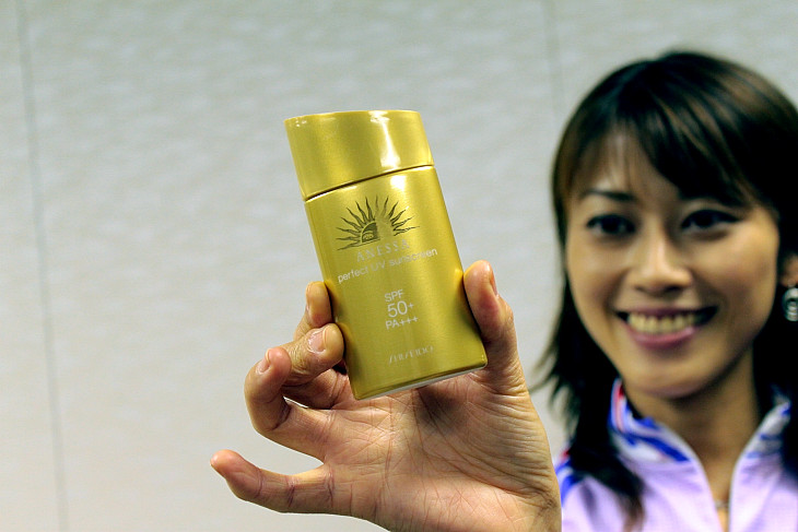 絹代さんイチオシの日焼け止め「金アネッサ」 女性には定評