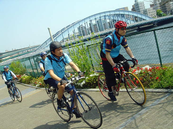 川沿いの道は気持ちいい