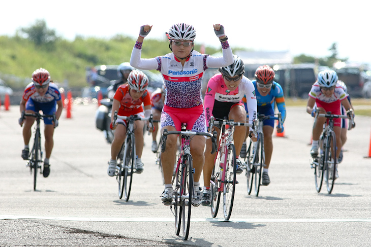 FR 敵無しのスプリントで豊岡英子(パナソニックレディース)が勝利
