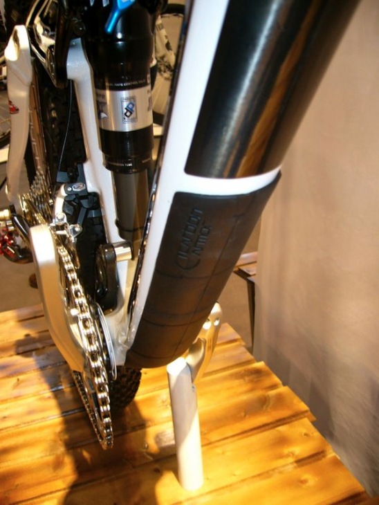 TREK REMEDY9.8 石にヒットしても大丈夫! ラバー製のガードがプレ装着されている