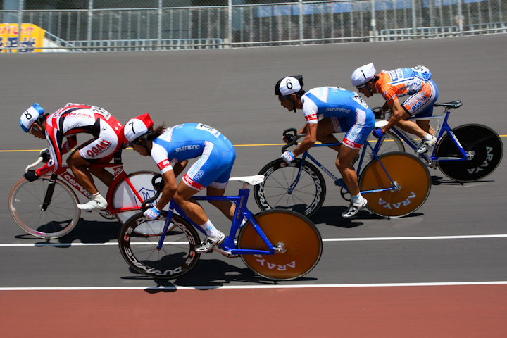 シマノ時代、ポイントレースを走る阿部(ゼッケン6番)(第40回全日本実業団自転車競技選手権大会)