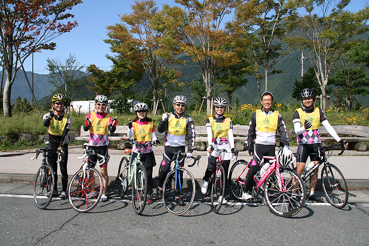 レゴンの皆さんも絶好のサイクリング日和に笑顔