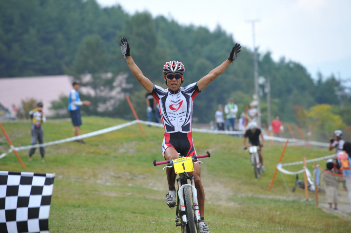 XCO優勝の辻浦圭一（チームブリヂストン・アンカー）