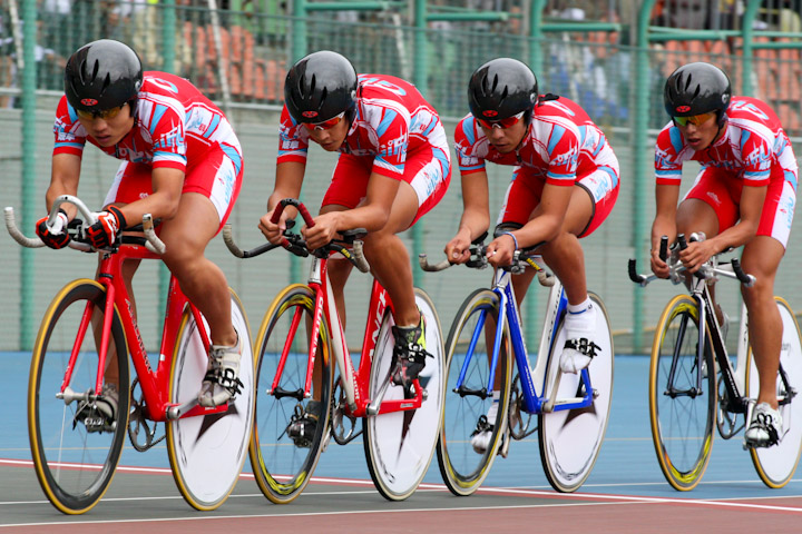 4km団体追い抜き競走予選 1位 岐阜(横関、井関、矢野、高橋)4分27秒952